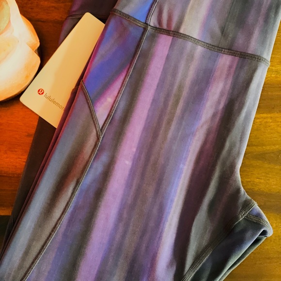 Lululemon In Movement Tight 25” RARE - Picture 8 of 9